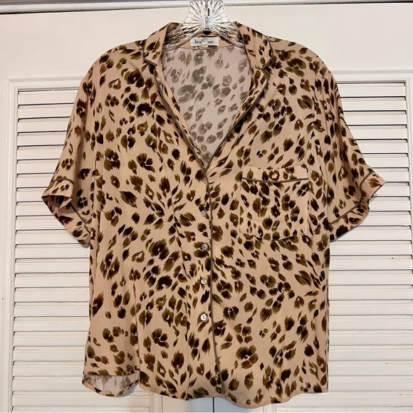 Heartloom Tops - Heartloom women leopard print casual shirt